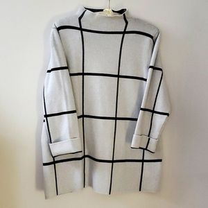 TAHARI - Women's sweater (Lg)